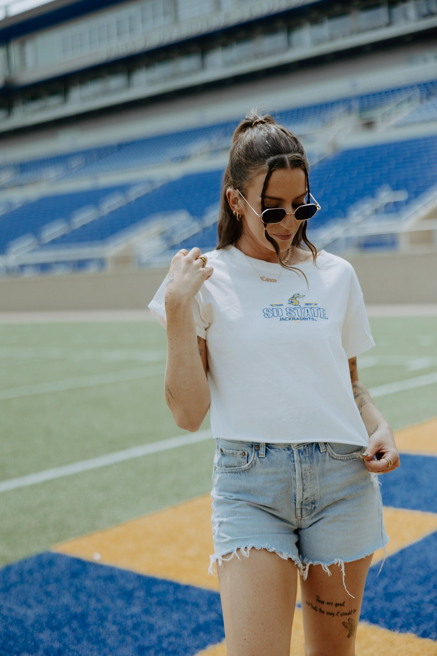 SDSU Fitz Small Triangle Cropped Cuffed T-shirt