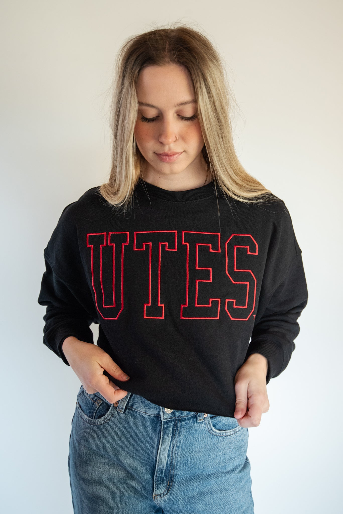 Utah Oversized Outline Cropped Crew